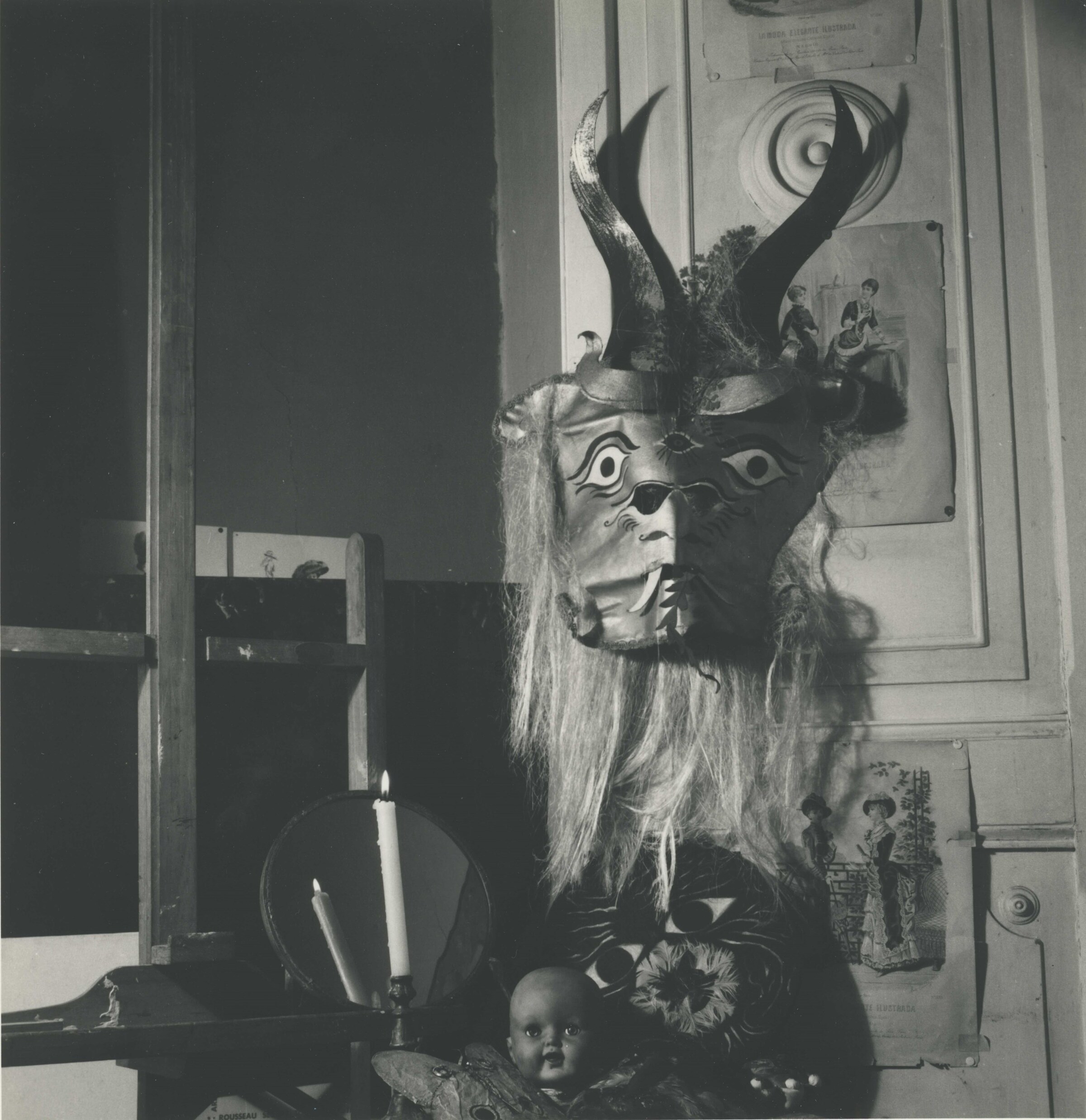 Kati Horna, Mujer y mascara, Ciudad de Mexico, 20 