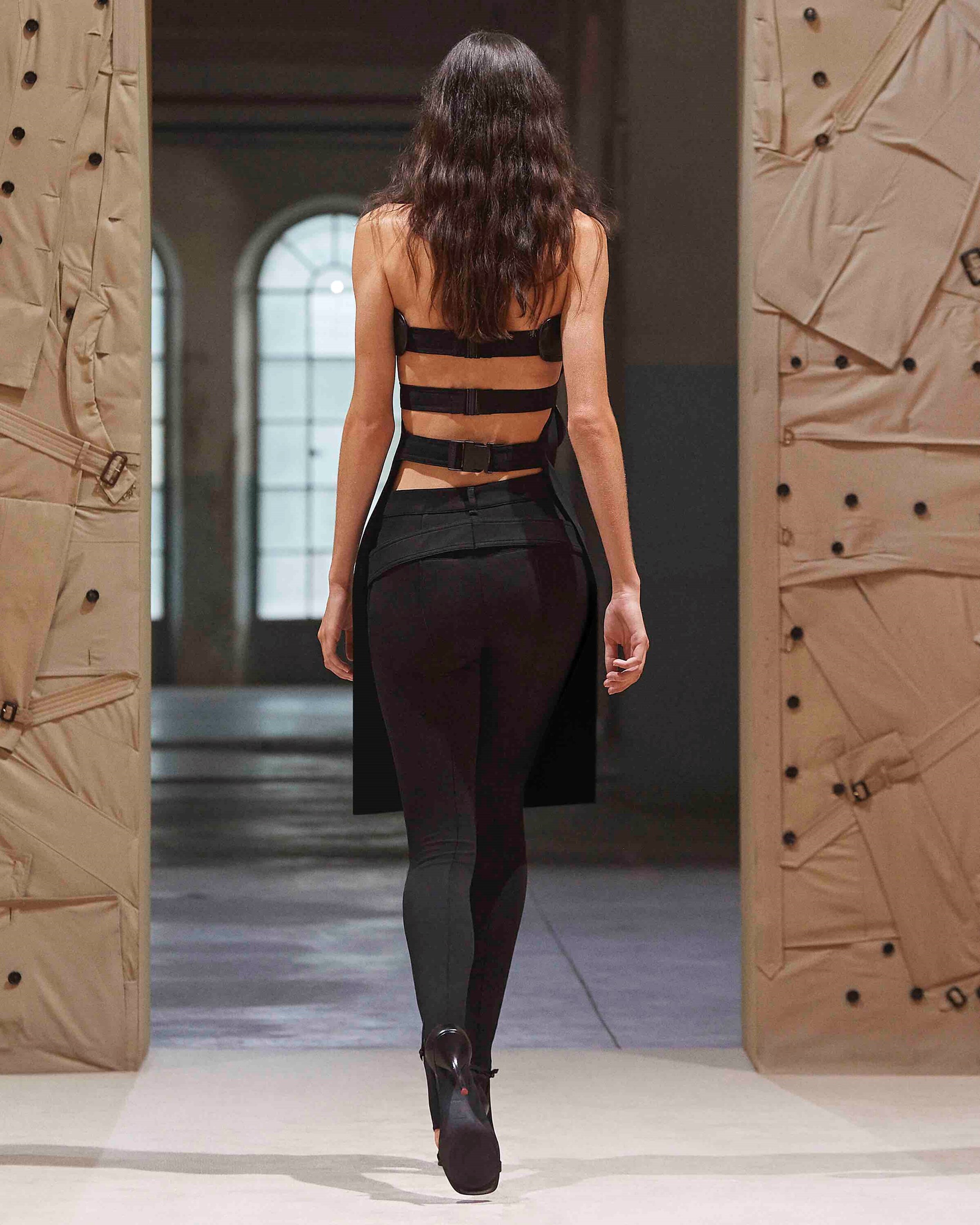 Burberry Spring_Summer 2022 Womenswear Presentatio