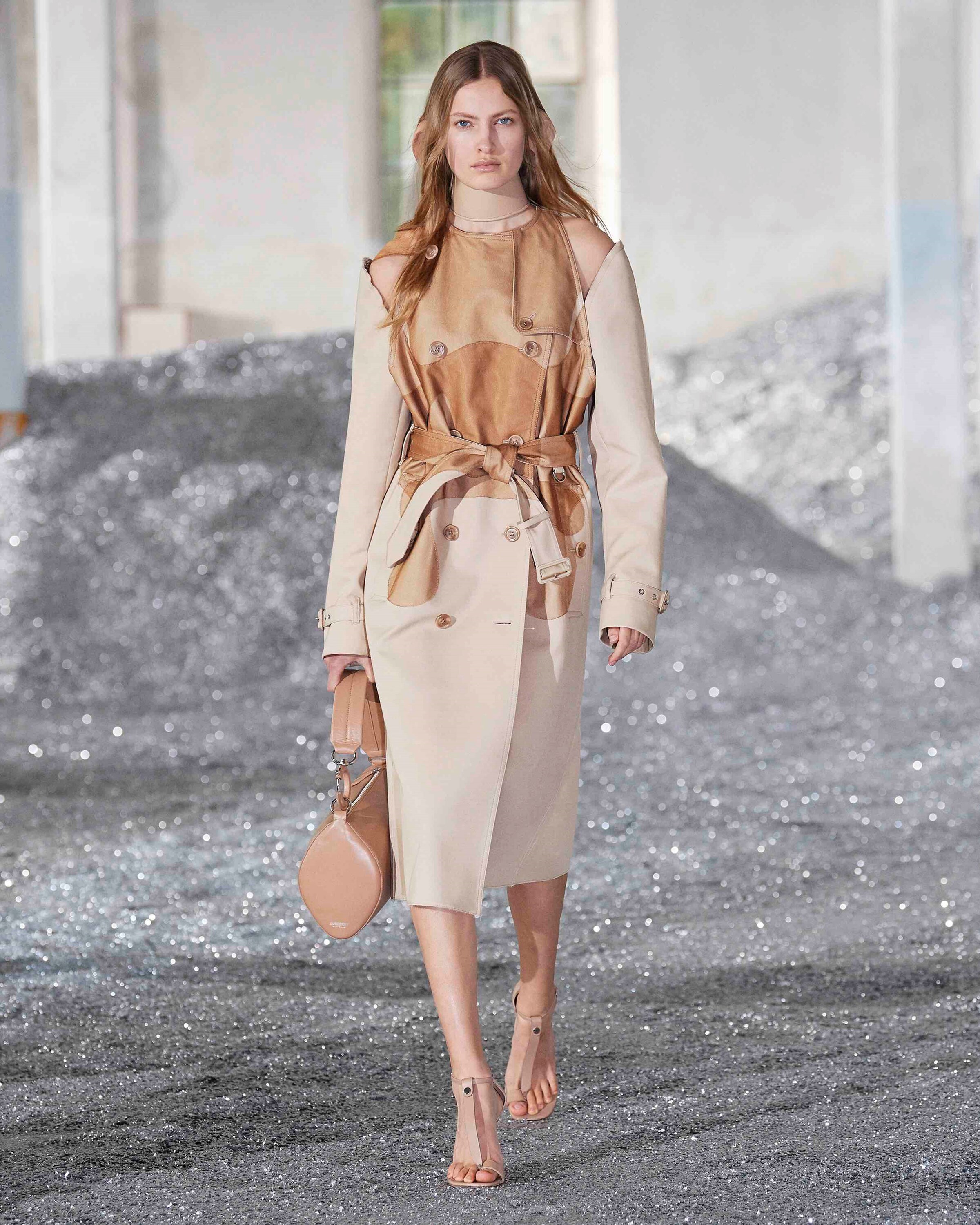 Burberry Spring_Summer 2022 Womenswear Presentatio