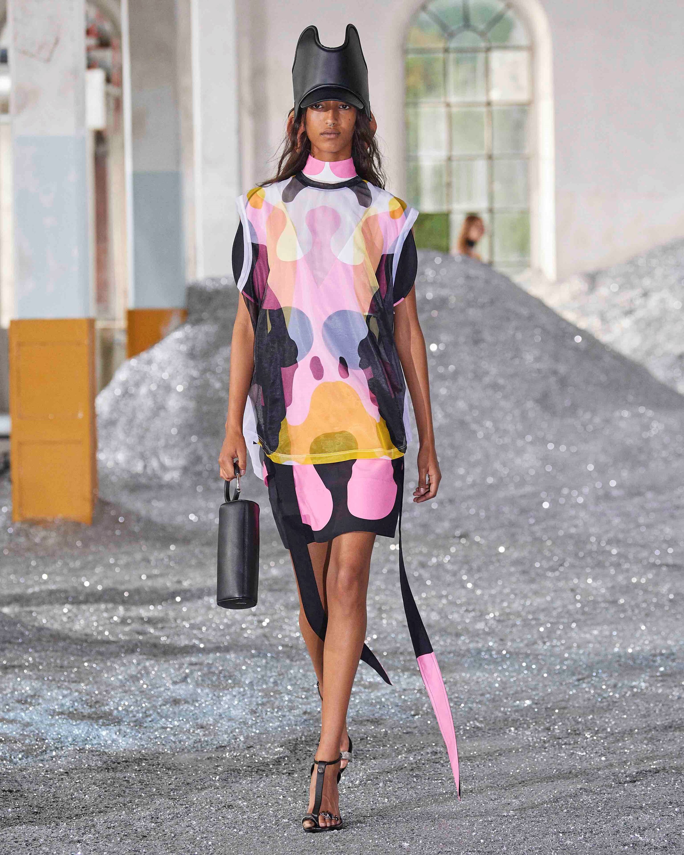 Burberry Spring_Summer 2022 Womenswear Presentatio