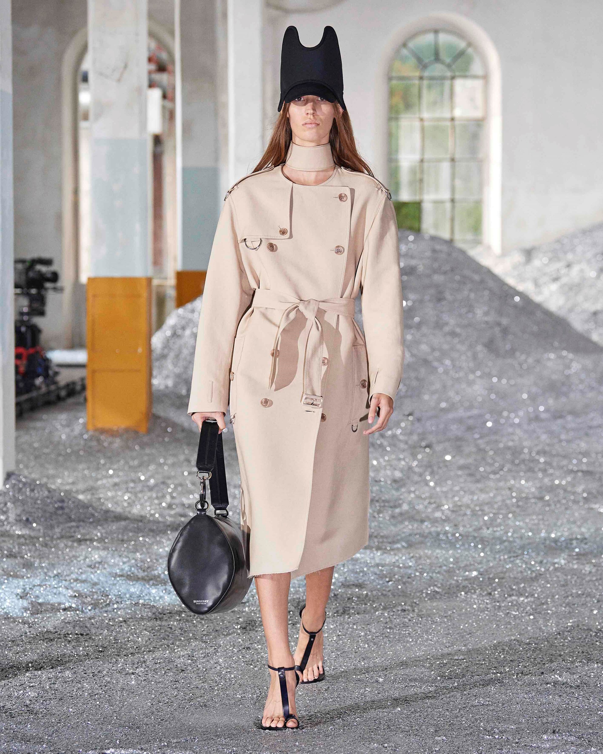 Burberry Spring_Summer 2022 Womenswear Presentatio