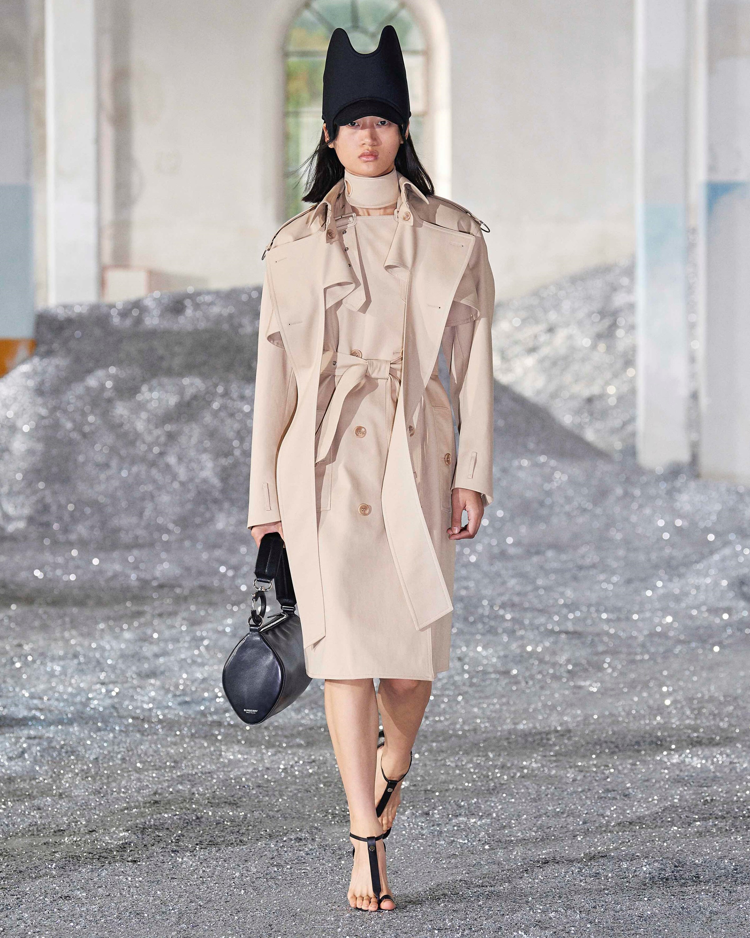 Burberry Spring_Summer 2022 Womenswear Presentatio