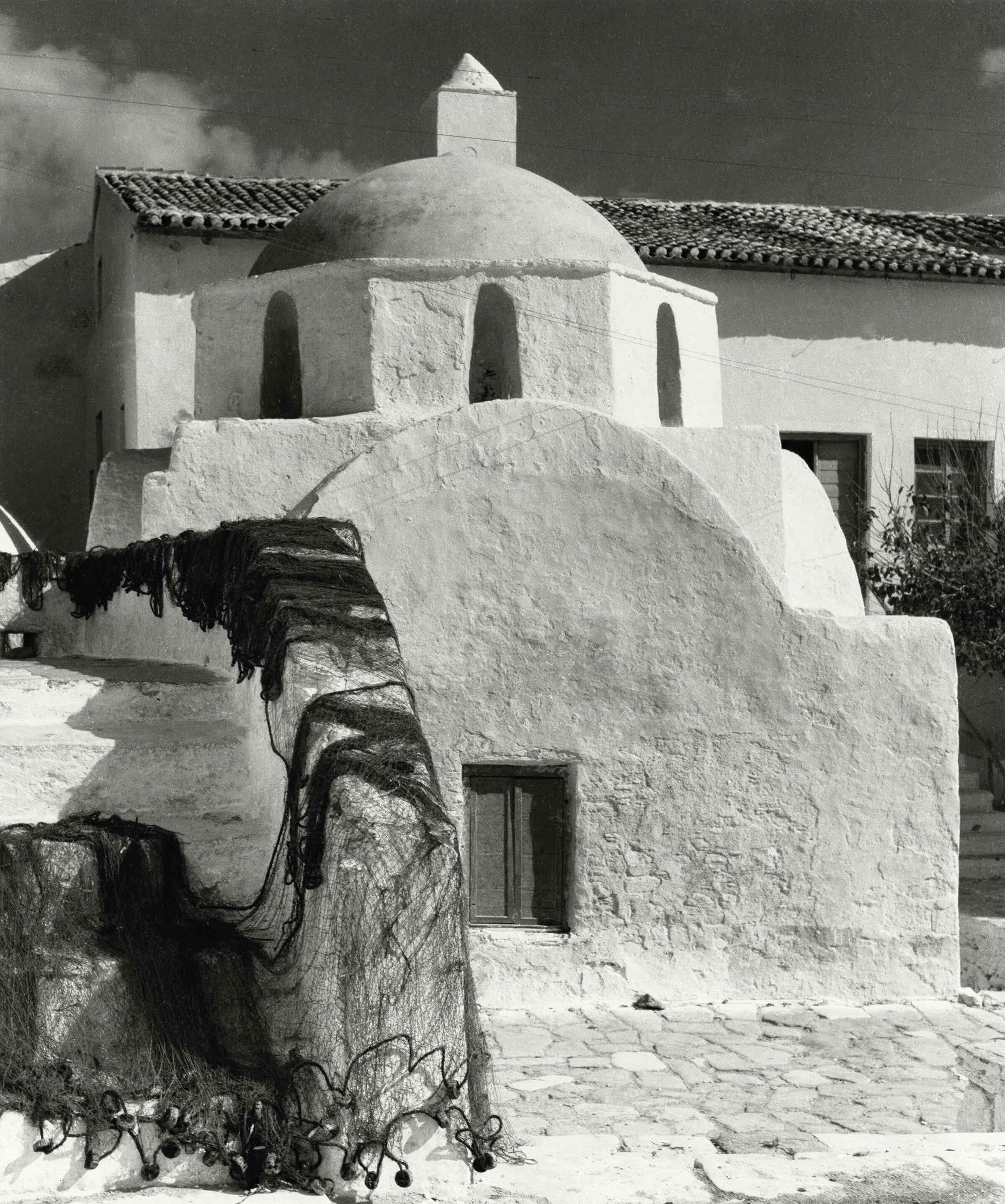 HLi_F_189_HERBERT_LIST_Church_with_Fishing_Nets_A4