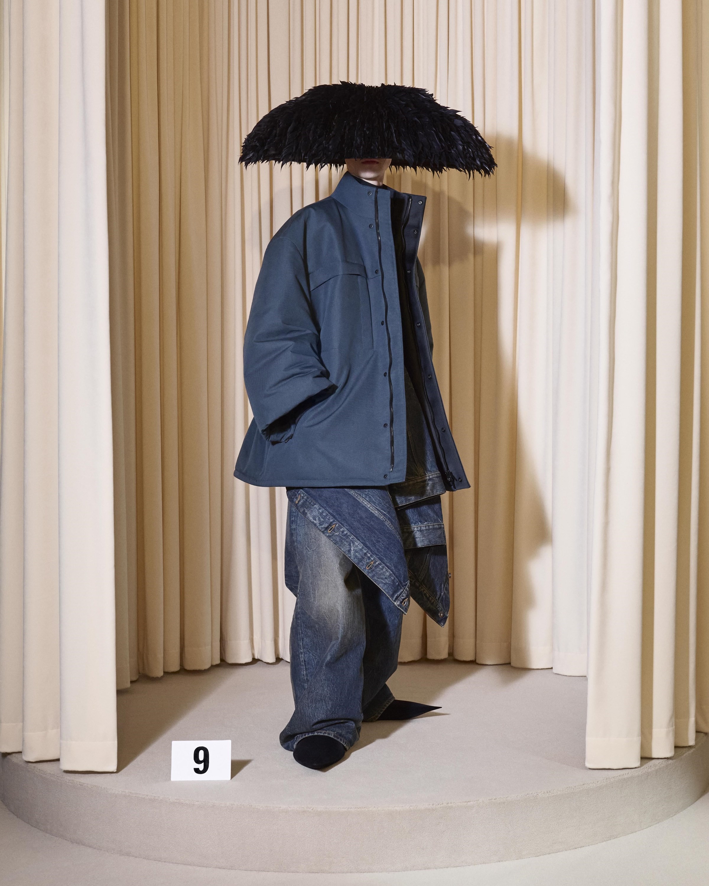 BALENCIAGA 53RD COUTURE LOOK 9 FRONT_LIAM