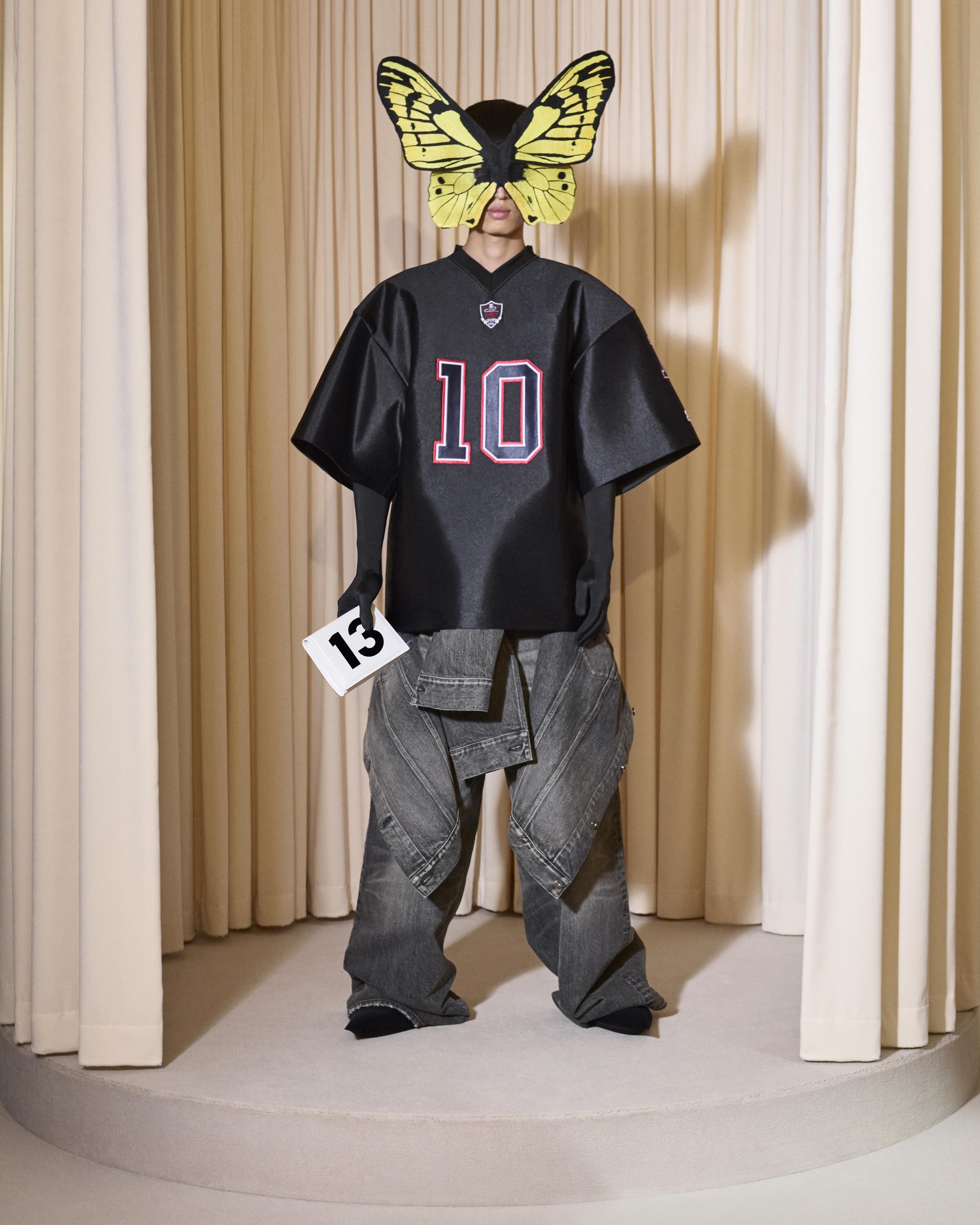BALENCIAGA 53RD COUTURE LOOK 13 FRONT_FANGYE