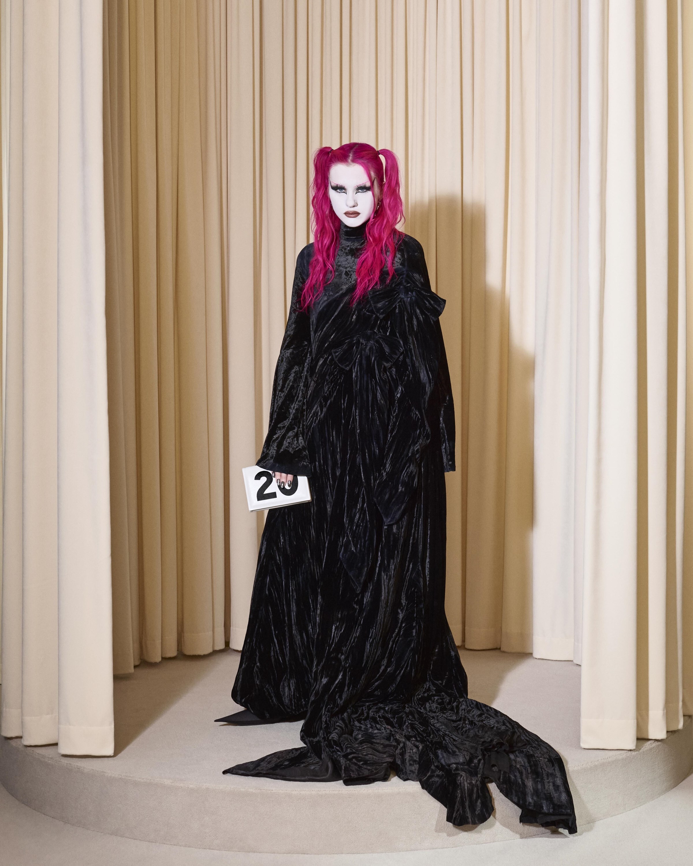 BALENCIAGA 53RD COUTURE LOOK 20 FRONT_ELENA