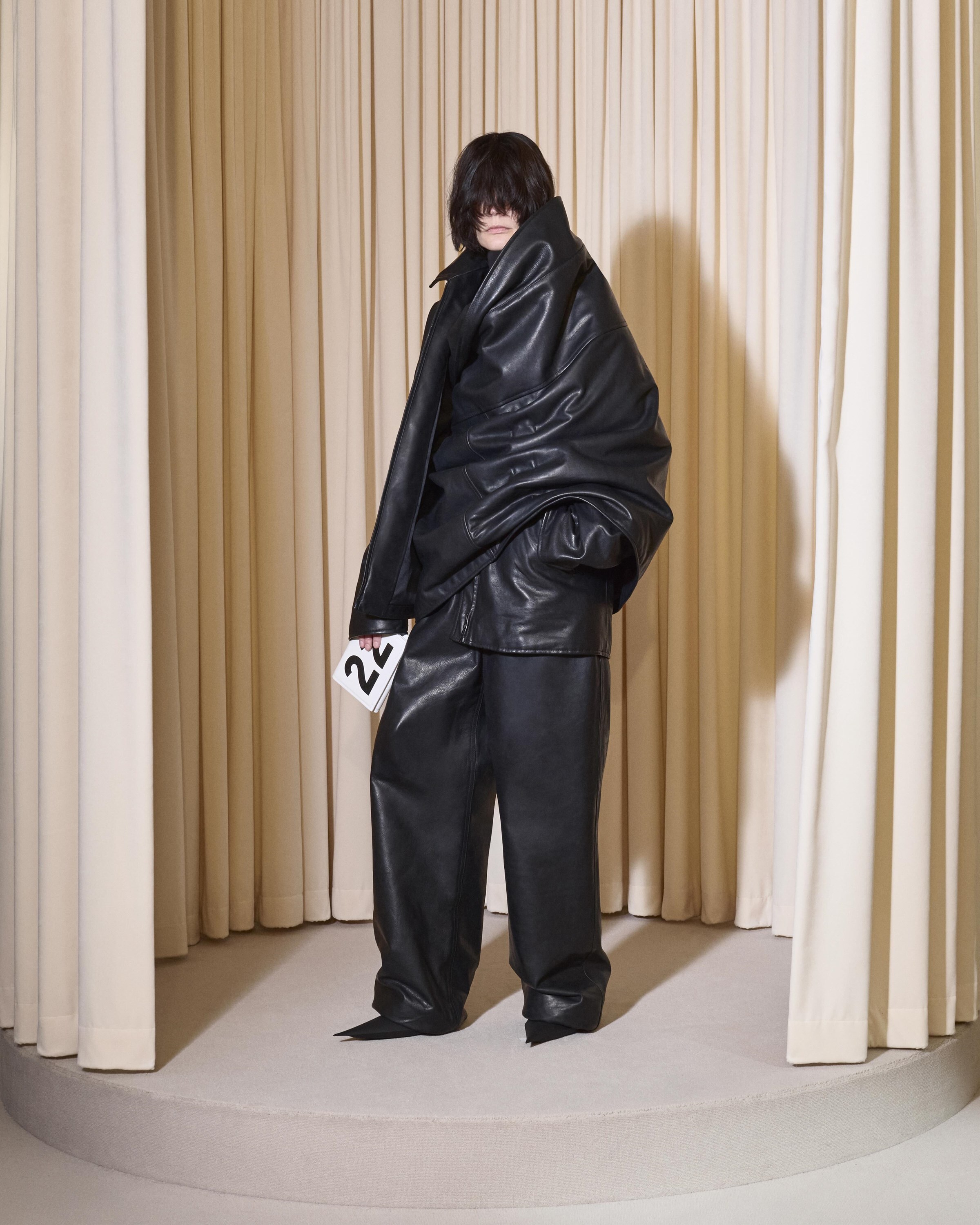 BALENCIAGA 53RD COUTURE LOOK 22 FRONT_SONJA