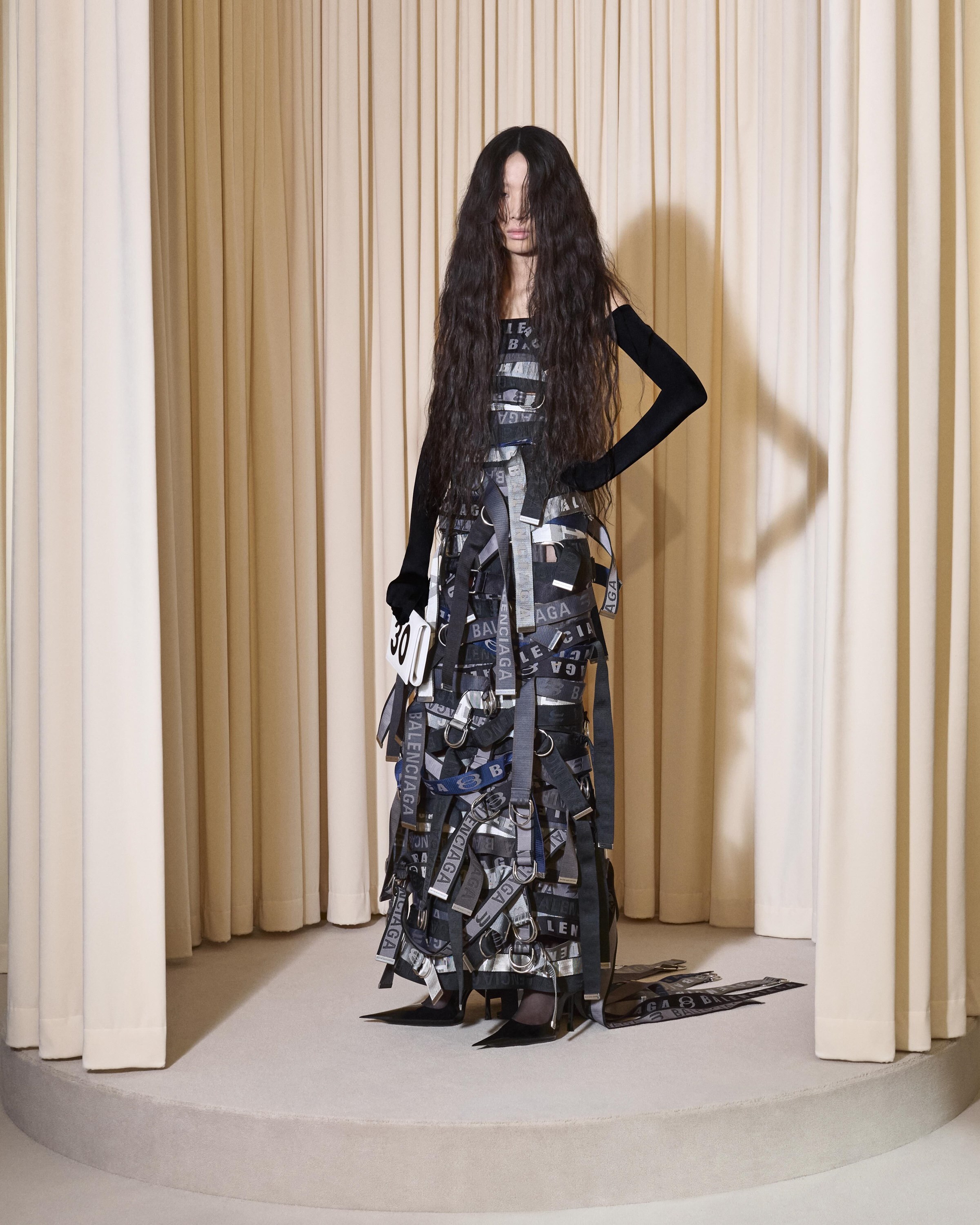 BALENCIAGA 53RD COUTURE LOOK 30 FRONT_YOONJEEN