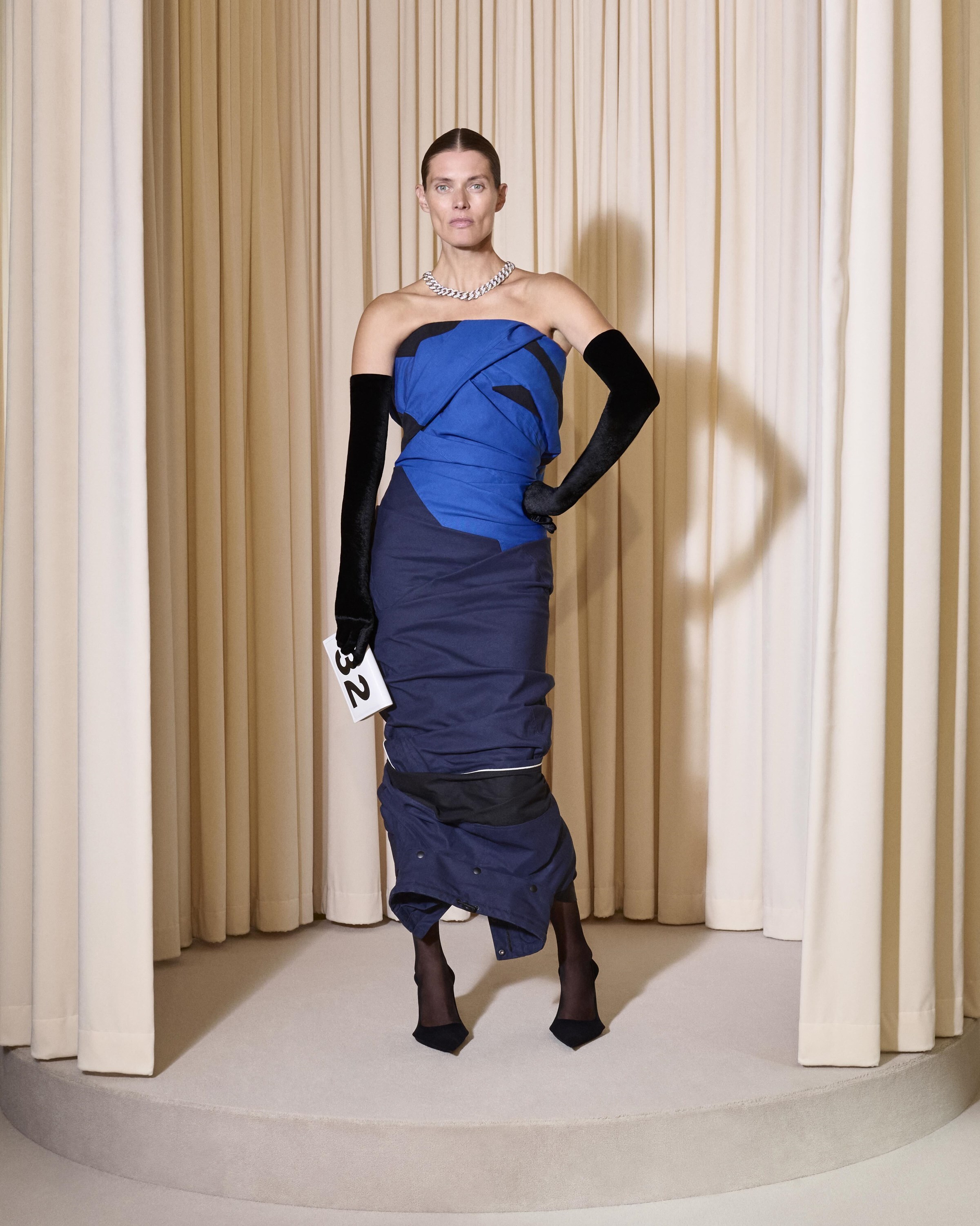 BALENCIAGA 53RD COUTURE LOOK 32 FRONT_MALGOSIA