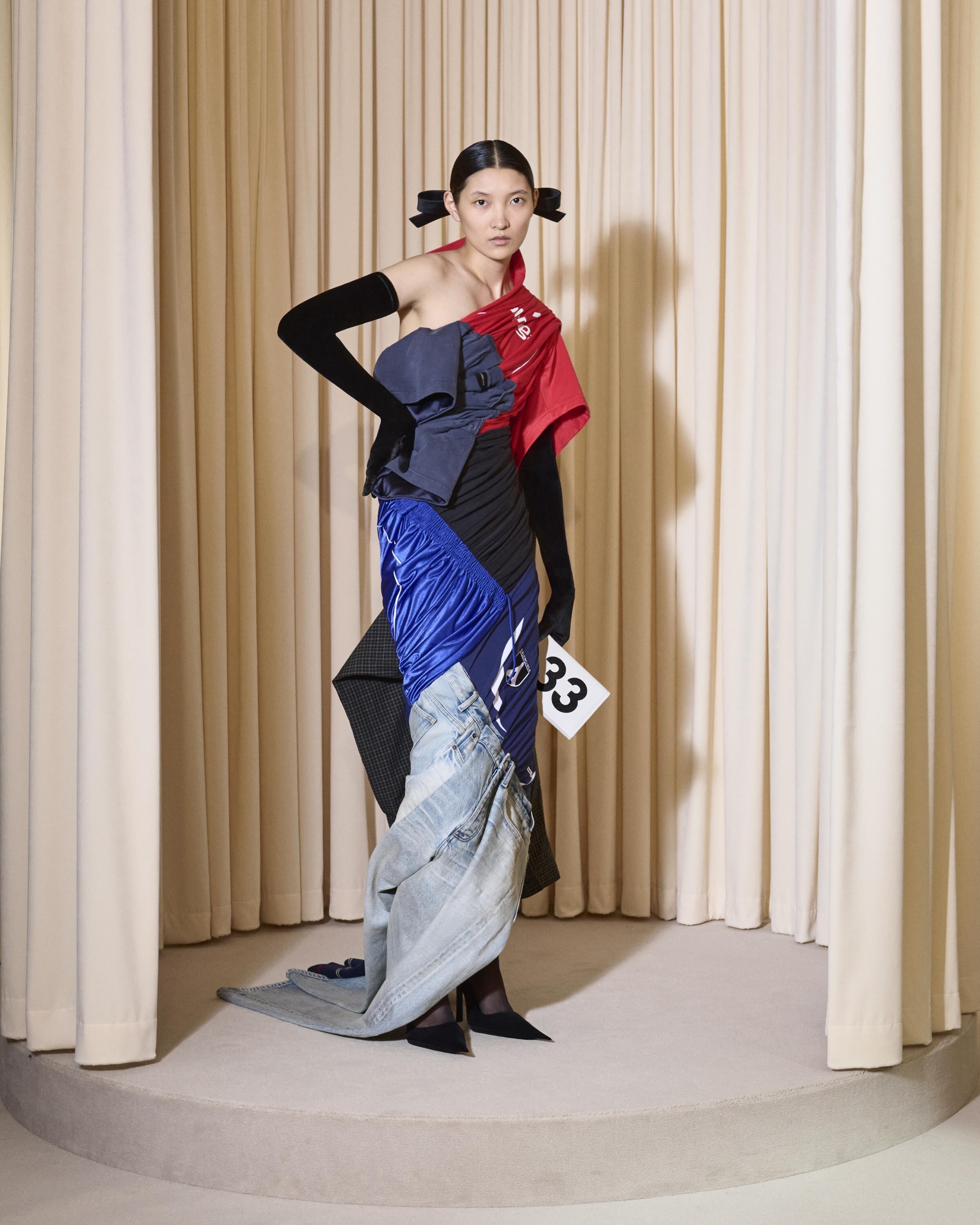 BALENCIAGA 53RD COUTURE LOOK 33 FRONT_QIN
