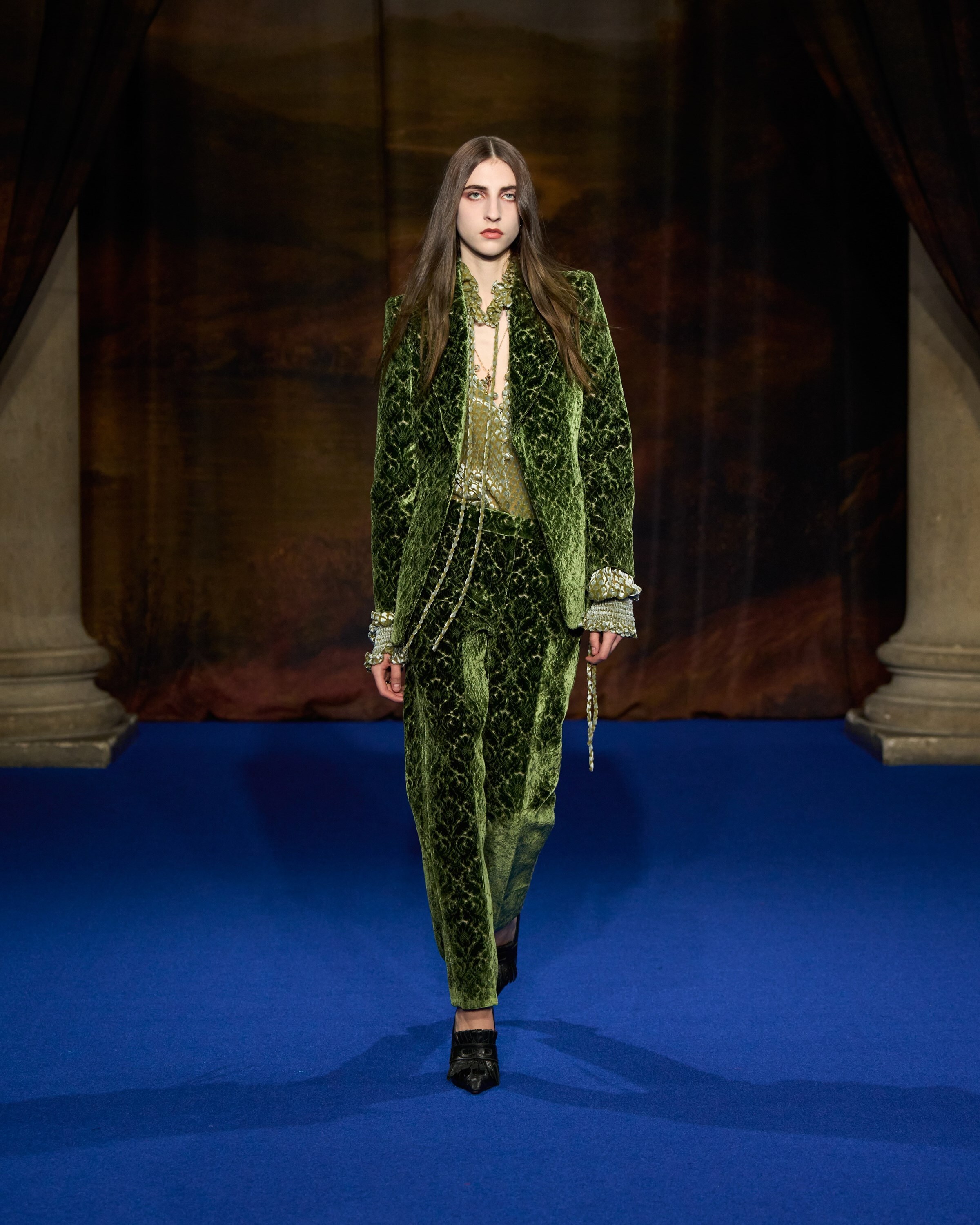 Burberry Winter 2025 Show - Look 43