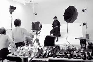 LaurenHutton on set 1974&#169;Gideon Lewin