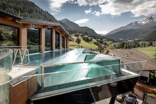 infinity_pool_summit_spa_view_hotel_das_central_by