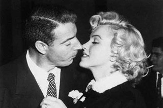 Marilyn Monroe &amp; Joe Dimaggio, 1954.