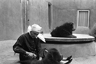 Georgia O&#39;Keeffe Grooms her Dogs by John Loengard, 1966