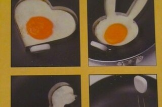 Novelty egg and pancake rings