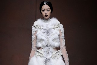 Yiqing Yin fashion show