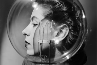 2. Lee Miller, Model with Lightbulb c.1943. Lee Mi