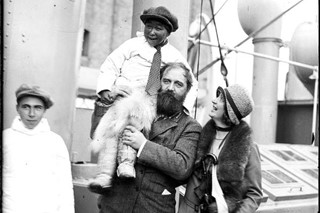 Peter Freuchen with his children