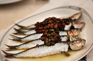 Sardines, capers and raisins