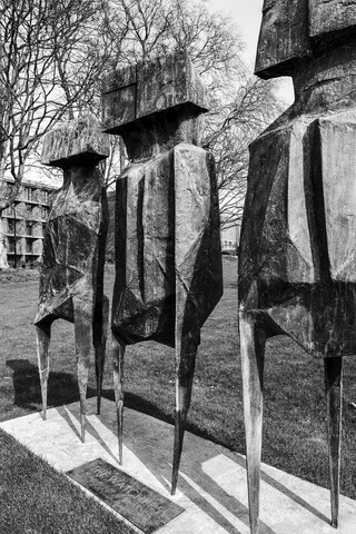 Lynn-Chadwick_roehampton_bw