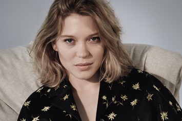 Bond girl Lea Seydoux debuts new light blonde pixie cut as she steps out in  a modest black-and-white ensemble at The French Dispatch screening in Paris