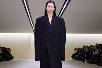 Balenciaga Keeps Focus on Clothes — Not Gimmicks — for Fall 2023 Haute  Couture - Fashionista