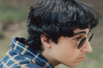 Mark Peckmezian's Intimate and “Utterly Simple” Portraits of