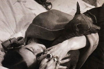 Frida Kahlo asleep with her Itzcuintli dogs