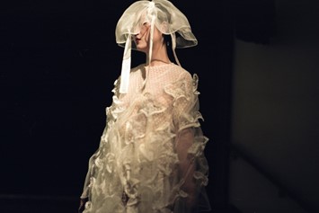 Unpacking Alexa Chung's Bride-Worthy Met Gala 2023 Look By Dublin Designer  Róisín Pierce