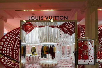 Louis Vuitton Pumpkin Minaudière by Yayoi Kusama unveiled at Selfridges -  Luxurylaunches