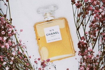Chanel No5 - 290 For Sale on 1stDibs