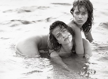 T 086-4 Christy and Tatjana 2, Bali, 1986