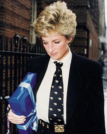 The Instagram Account Chronicling Princess Diana’s Post-Divorce Looks ...