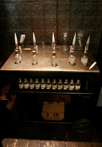 Display of scents included in Another 13