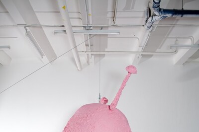 1 Franz West - Epiphanie an Stühlen