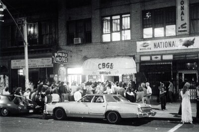 BoweryView1977_cbgb046H_godlis