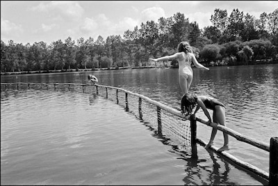 Magnum Square Print Sale: On the Horizon