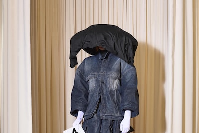 BALENCIAGA 53RD COUTURE LOOK 4 FRONT_VIGGO