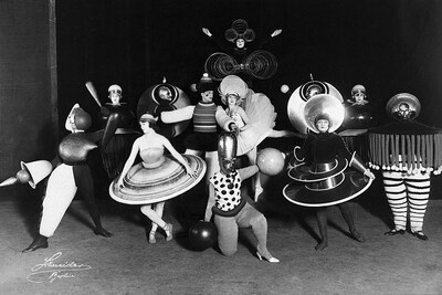 OSKAR SCHLEMMER TRIADISCHES BALLETT