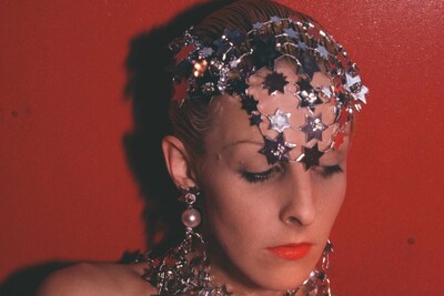 53_Greer modeling jewelry, NYC 1985