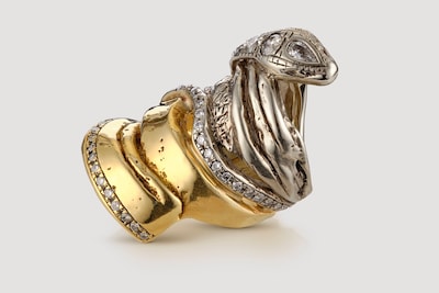 HunRod, Snake (2021), photography by Oliver Beamis
