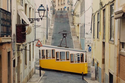 047-lisbon-tram-@jackspiceradams