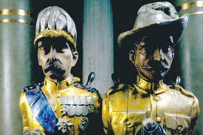 2-Fairground-Carved-Figures-in-Andy-Warhol&#39;s-Wareh
