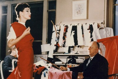 Christian Dior with model Lucky, circa 1955. Court
