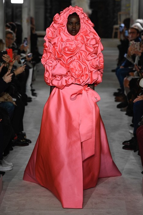 Five Things to Know About Valentino’s Boundary-Breaking Couture Show ...
