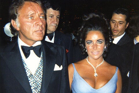 Elizabeth Taylor wearing the Taylor-Burton diamond, with Ric