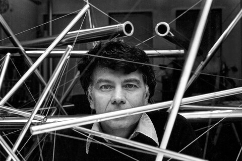 Kenneth Snelson 1980