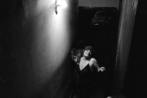 12. Blondine dans dans le couloir JEA-RDL-II-14-9