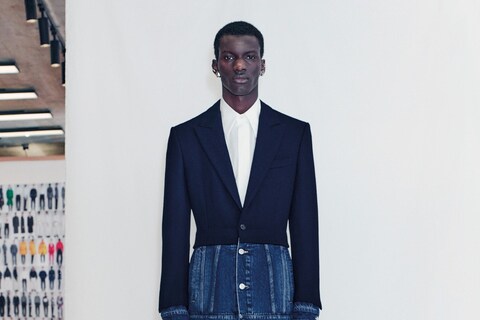 AMQ_AW21-M-02-2